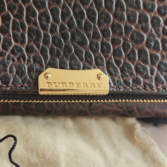 NWT, Burberry pebbled brown leather clutch - Picture 3 of 12